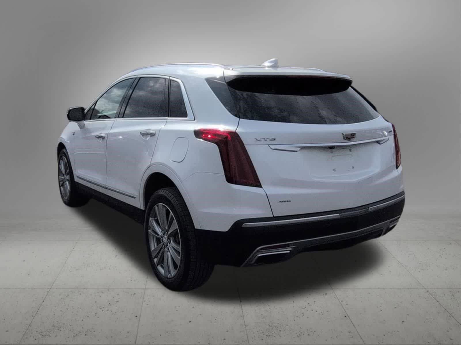 Used 2024 Cadillac XT5 Premium Luxury AWD/4WD image 4