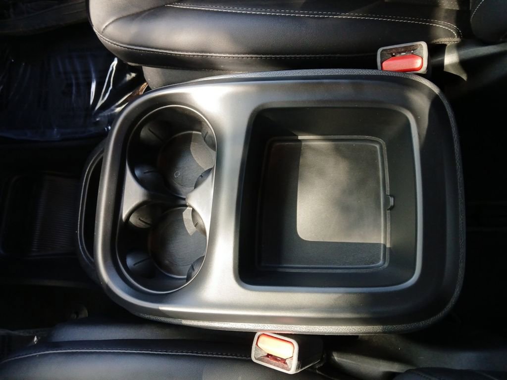 Used 2025 Chrysler Pacifica Select FWD image 22