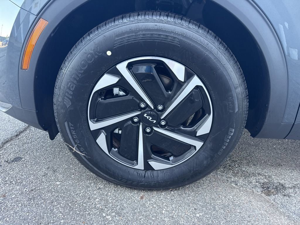 Certified 2025 Kia Sportage LX image 10
