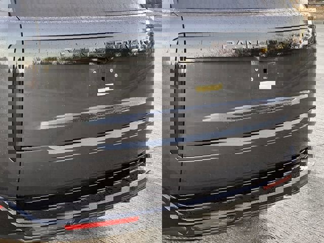 Used 2025 Land Rover Range Rover Long Wheelbase SE image 6