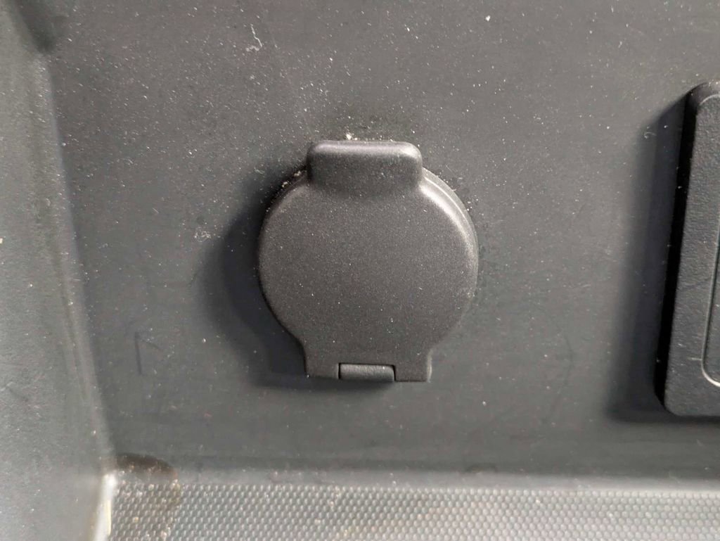 Used 2020 Nissan Pathfinder SV image 30