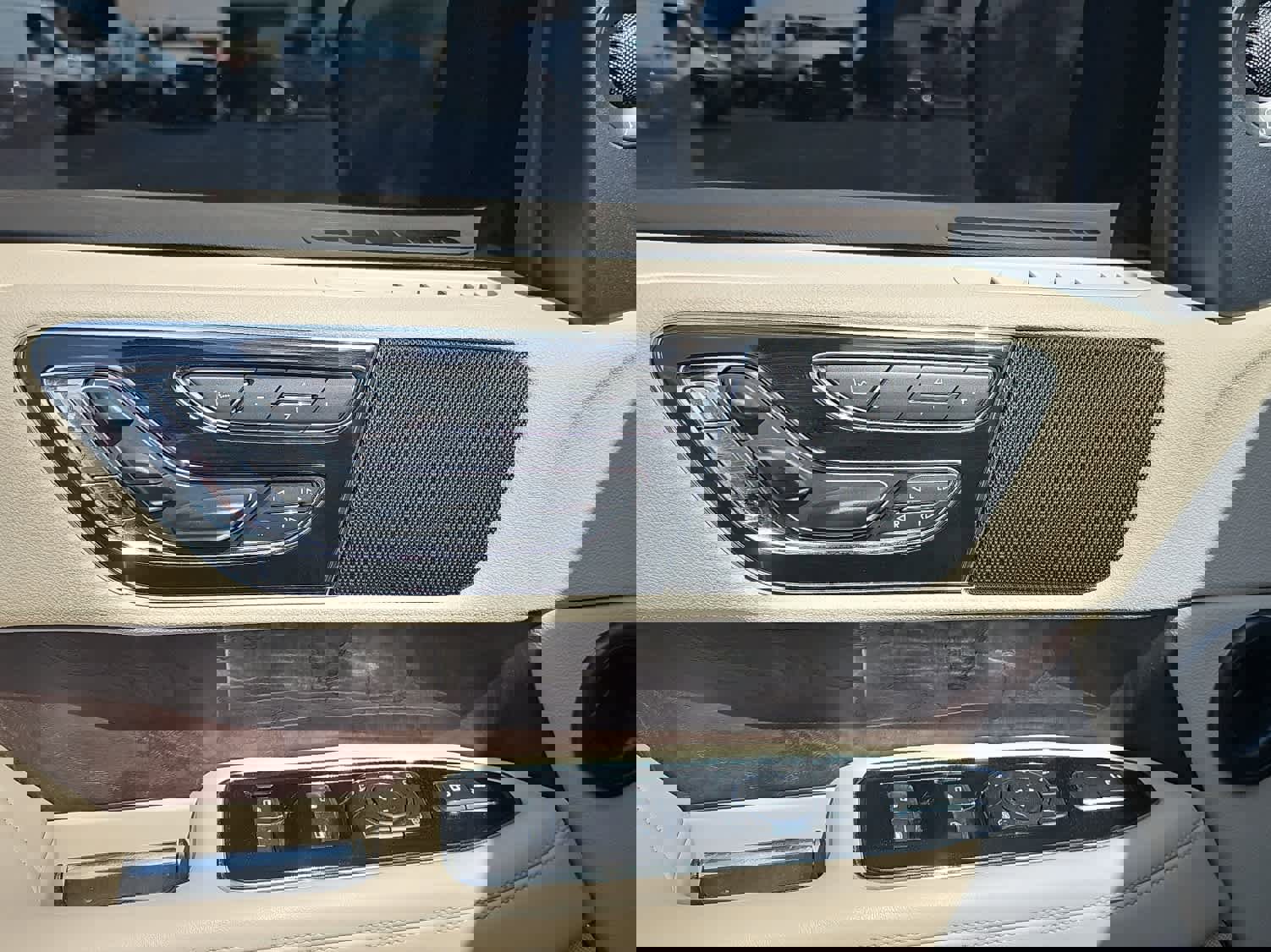 Used 2019 Lincoln Navigator Reserve image 17