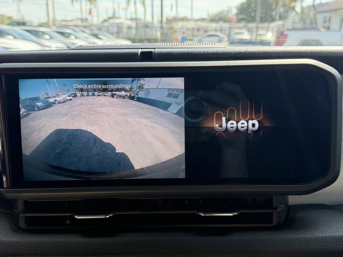 Used 2025 Jeep Wrangler Unlimited Sport image 18