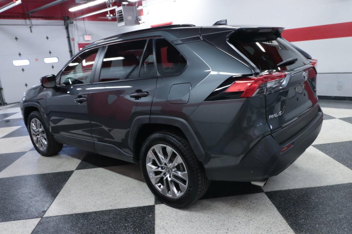 Used 2020 Toyota RAV4 XLE Premium FWD image 6