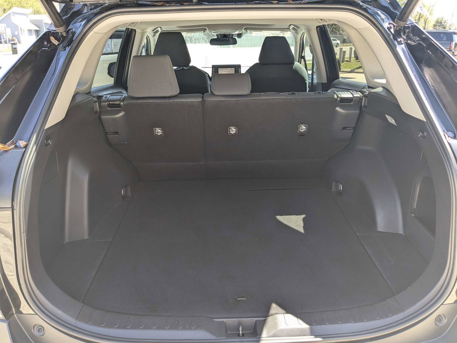 Used 2019 Toyota RAV4 XLE w/ Convenience Package image 13