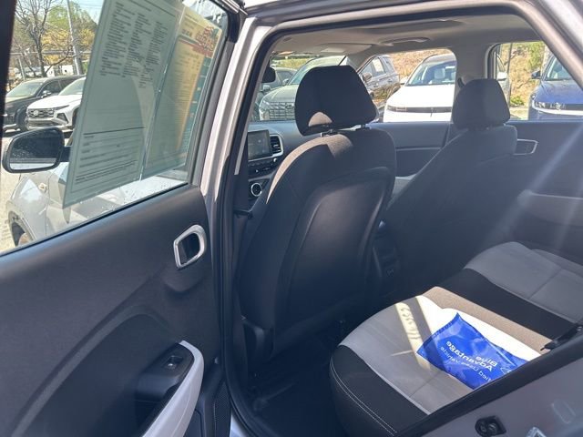 Used 2024 Hyundai Venue SEL image 7