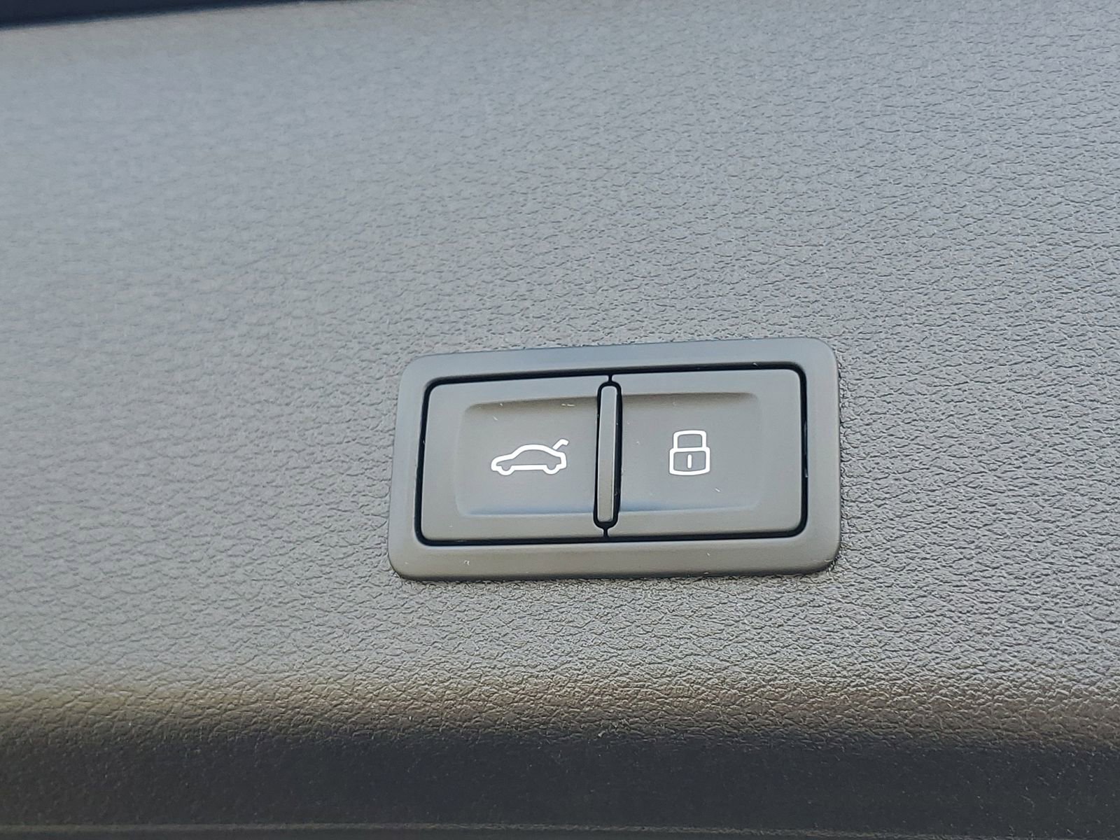 Used 2023 Audi e-tron Premium Plus w/ Premium Plus Package image 10