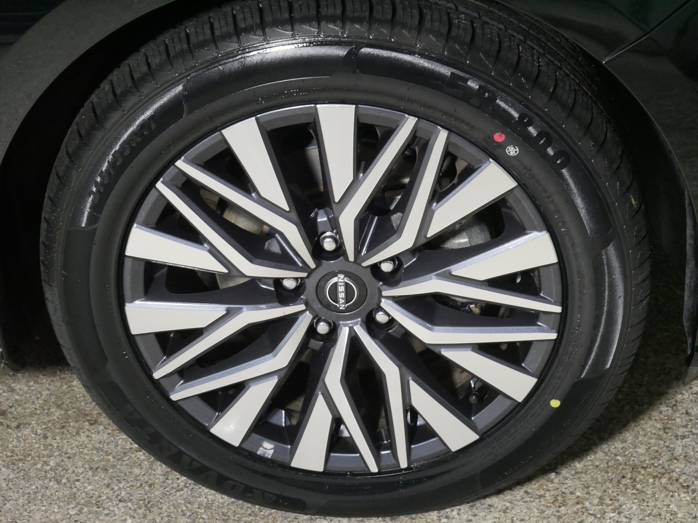 Used 2025 Nissan Altima 2.5 SV FWD image 15