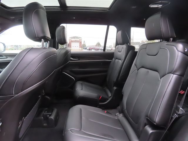 New 2026 Jeep Grand Cherokee L Limited w/ Limited Altitude Package AWD/4WD image 23