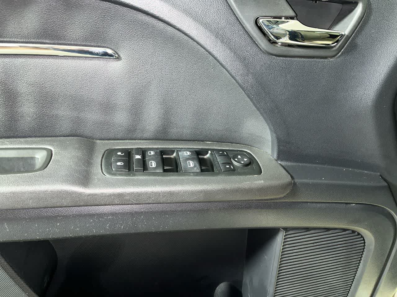 Used 2010 Dodge Journey R/T w/ Flexible Seating Group FWD image 13