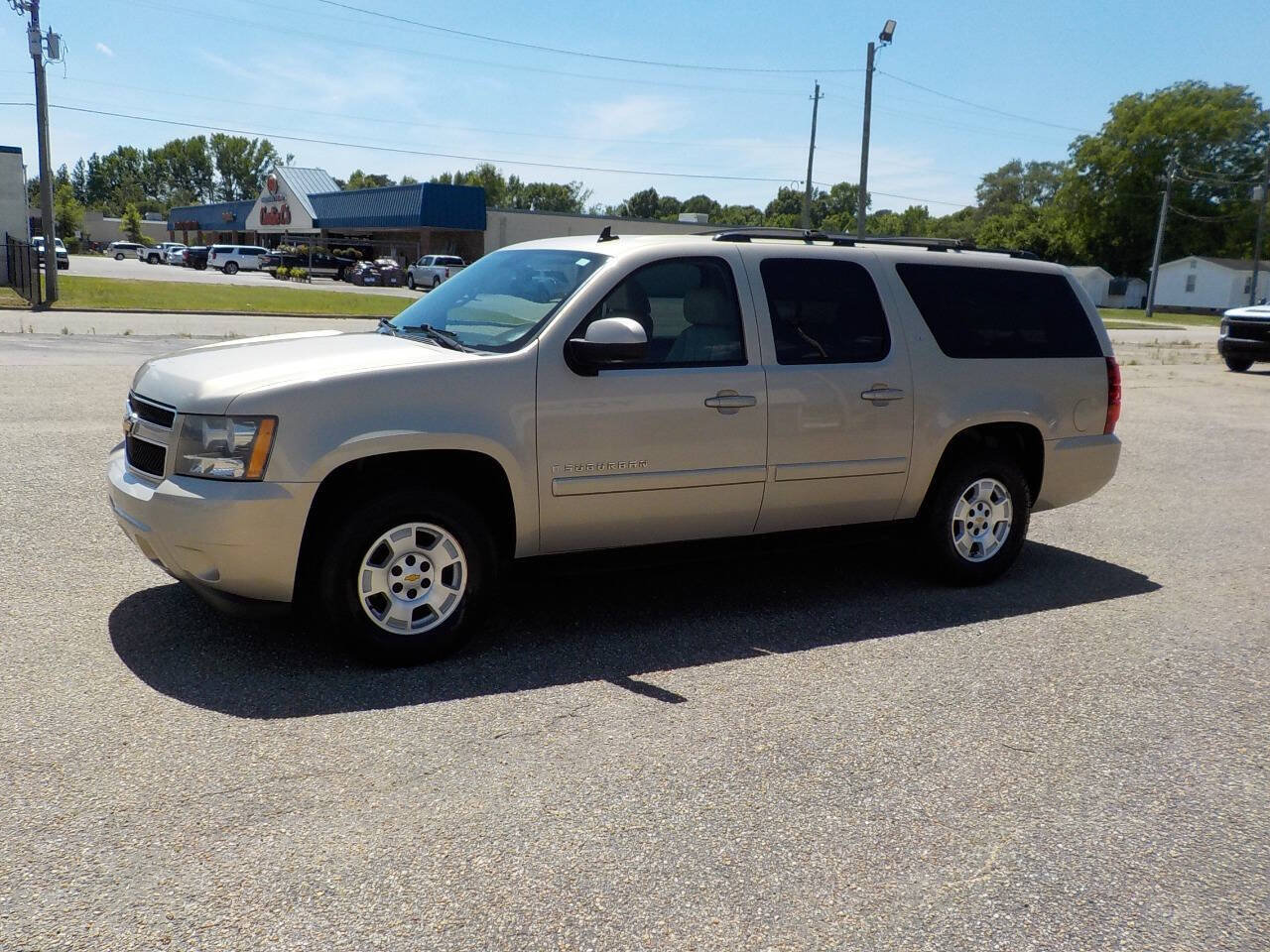 Used 2009 Chevrolet Suburban LT w/ Luxury Package RWD image 1