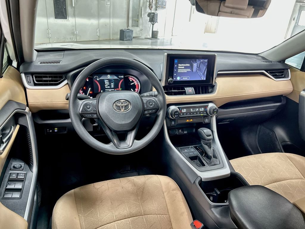 Used 2025 Toyota RAV4 XLE image 19