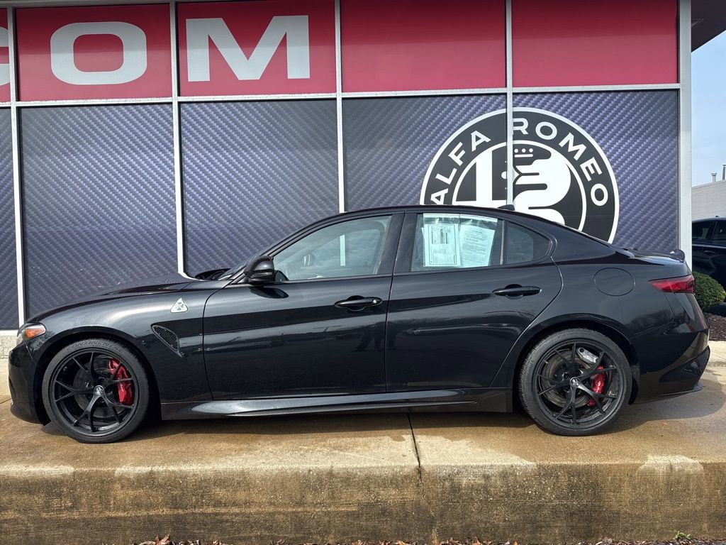 Used 2018 Alfa Romeo Giulia Quadrifoglio image 16