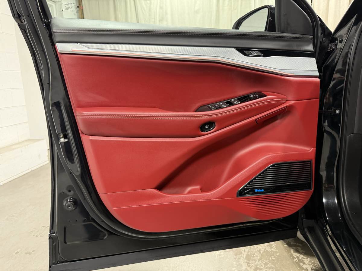 Used 2024 Jeep Wagoneer Launch Edition image 8