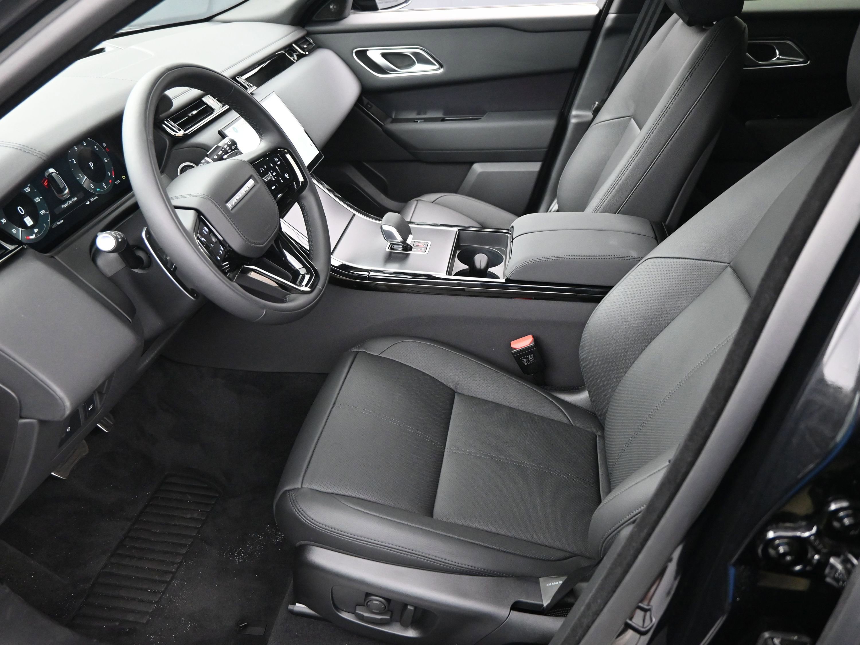New 2026 Land Rover Range Rover Velar Dynamic SE image 5