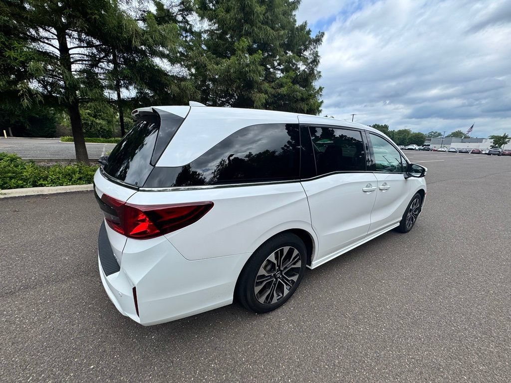 Used 2025 Honda Odyssey Elite image 4