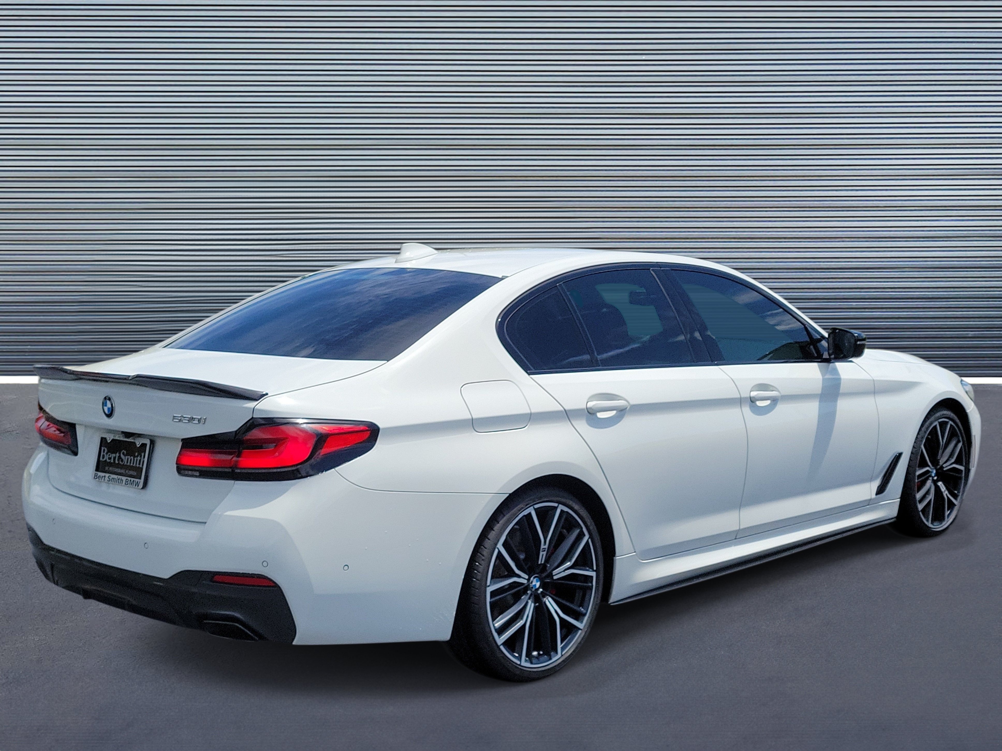 Used 2021 BMW 530i w/ M Sport Package RWD image 3