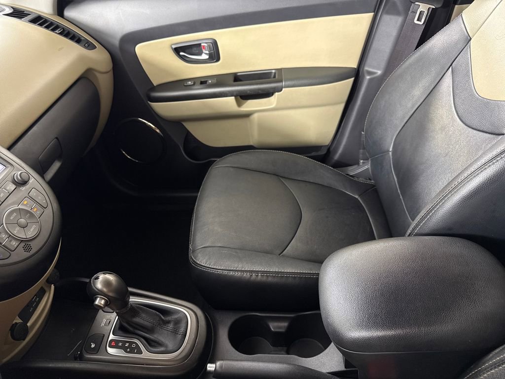 Used 2013 Kia Soul ! w/ Premium Pkg image 21