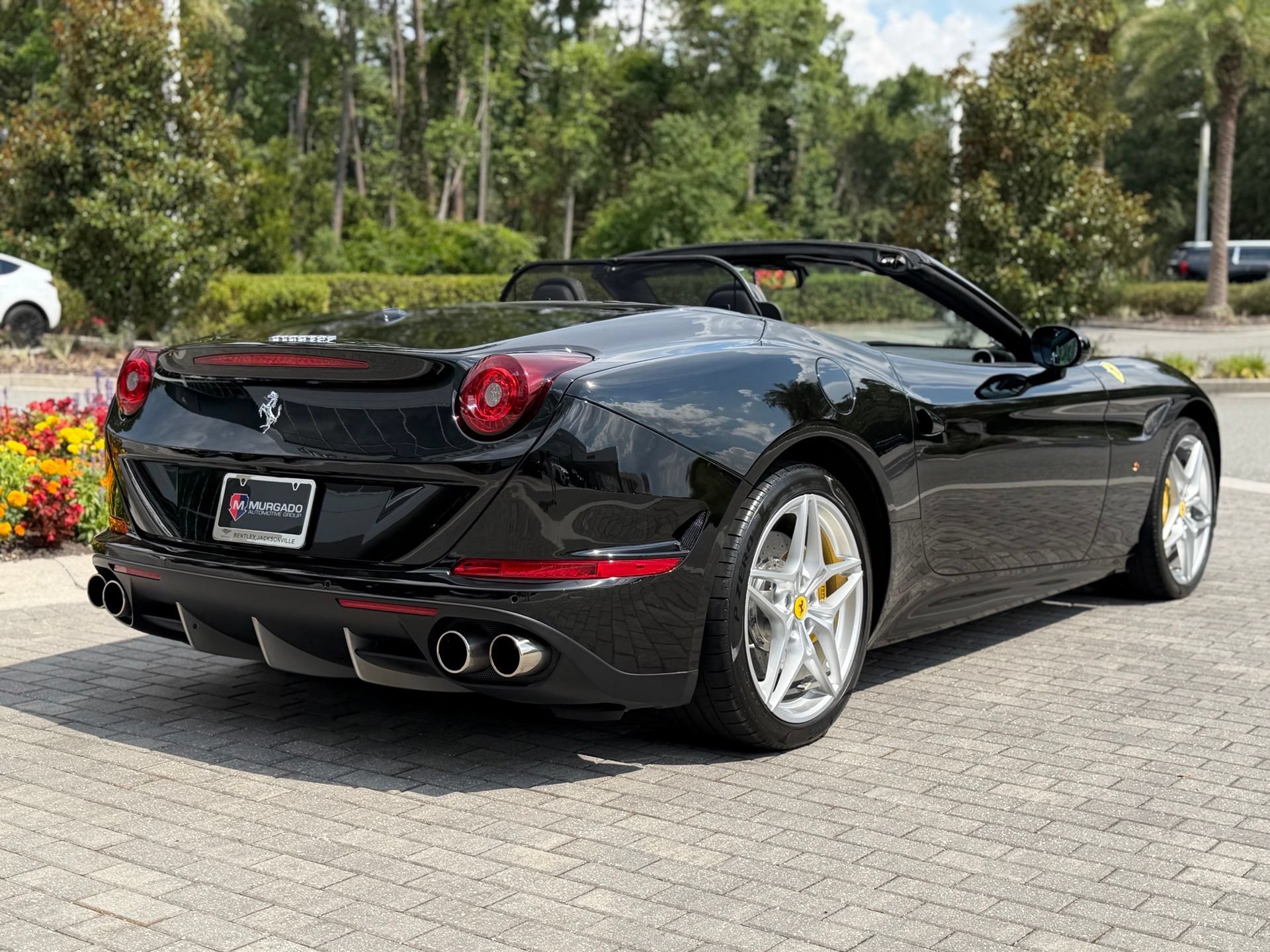 Used 2016 Ferrari California T RWD image 13