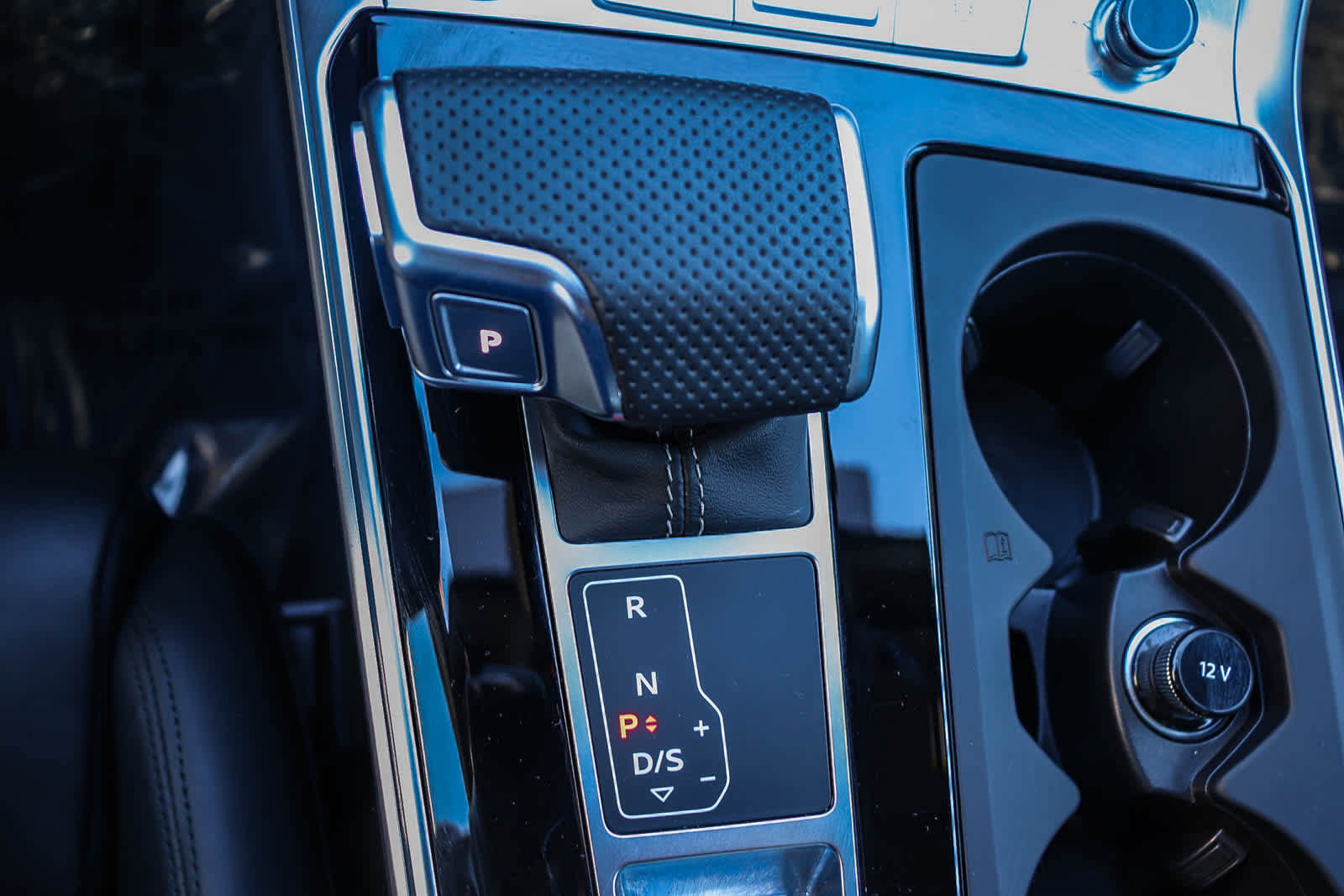 Used 2025 Audi RS 6 performance w/ Matte Carbon Package image 27