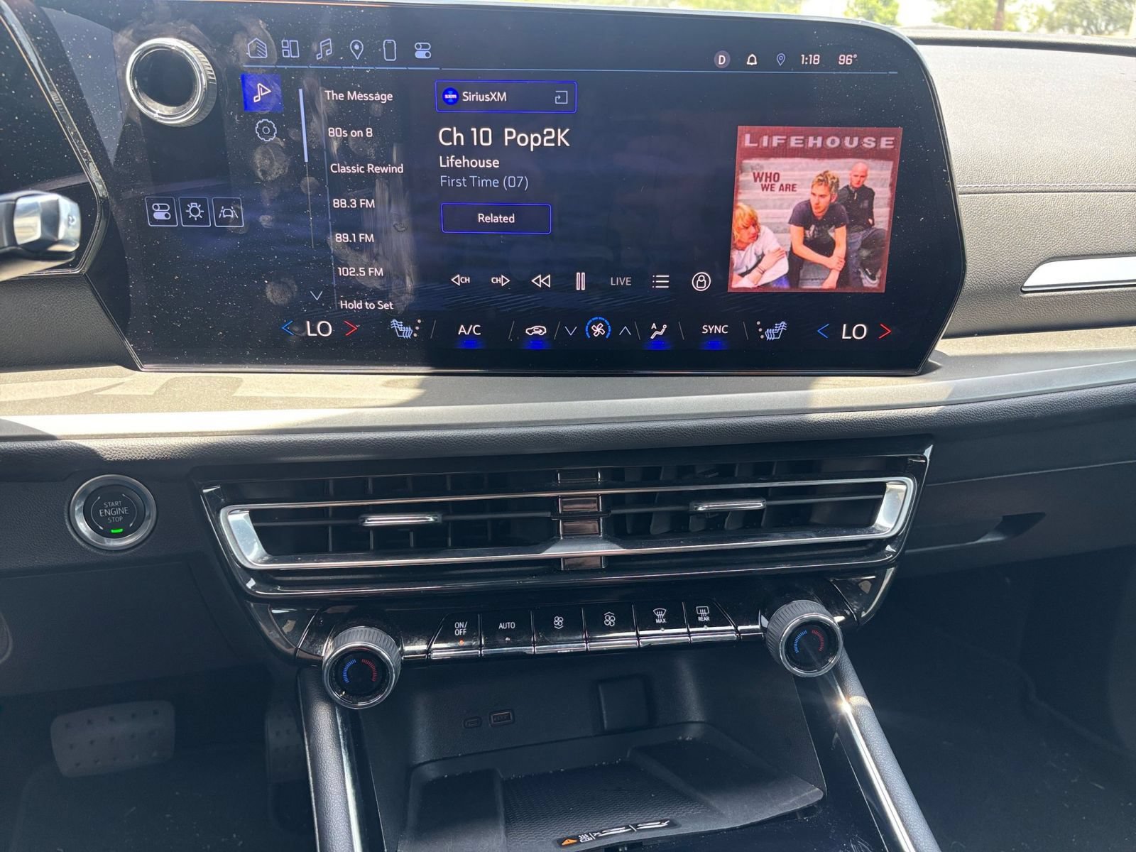 Used 2025 Chevrolet Traverse LT FWD image 17