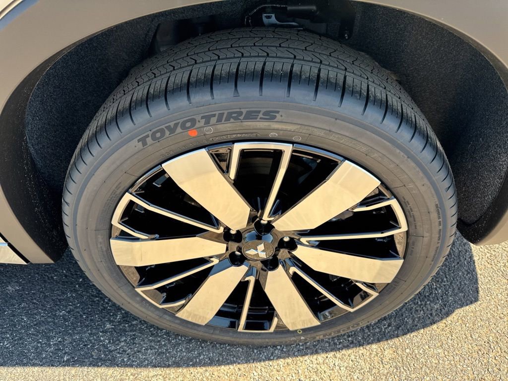 New 2026 Mitsubishi Outlander SEL FWD image 38