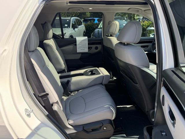 Used 2024 Honda Pilot Touring image 17