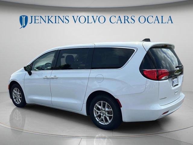 Used 2024 Chrysler Voyager LX FWD image 5