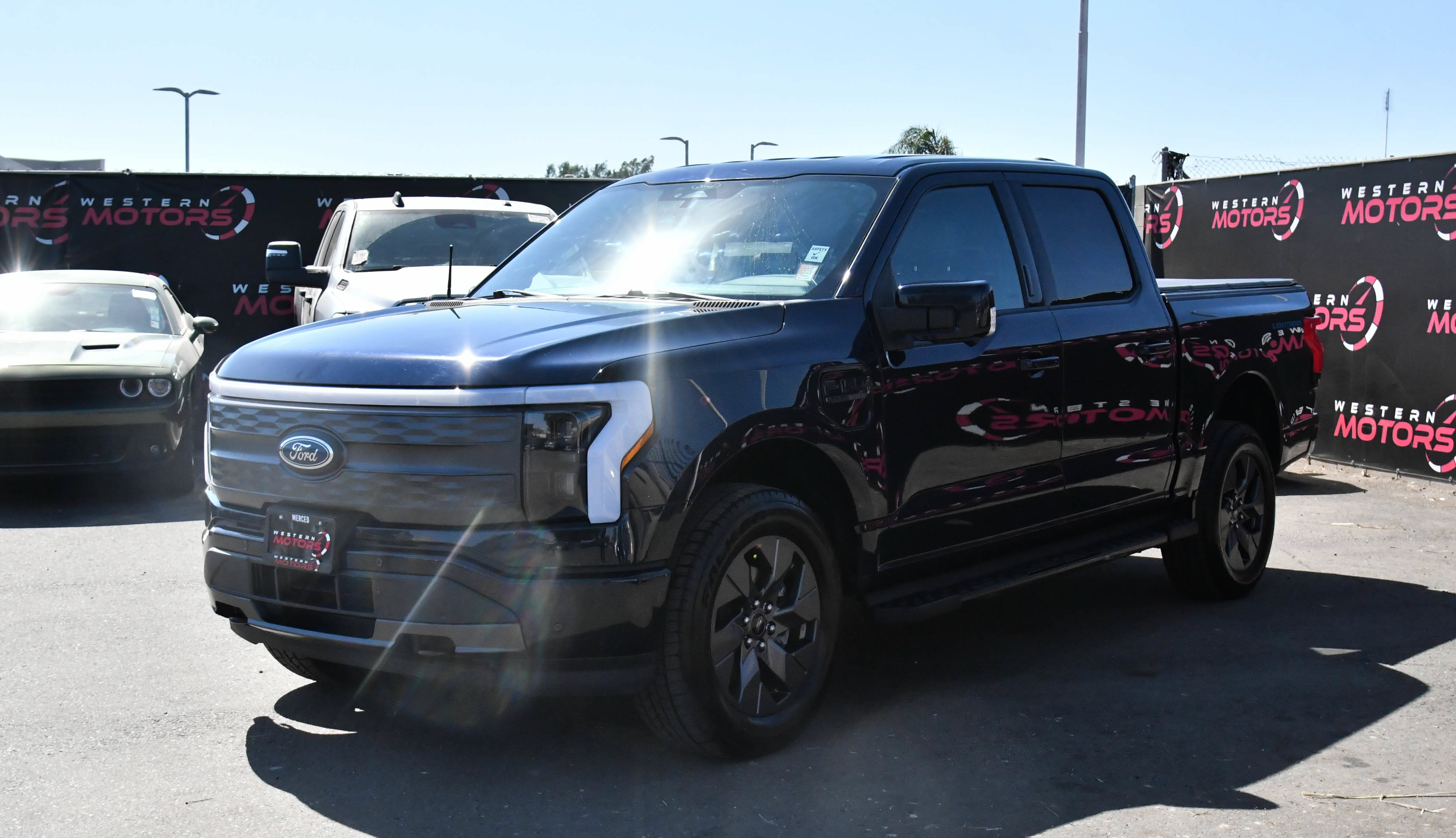 Used 2022 Ford F150 Lightning Lariat AWD/4WD image 3