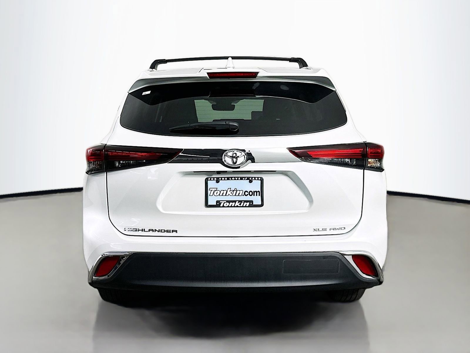 Used 2024 Toyota Highlander XLE AWD/4WD image 6