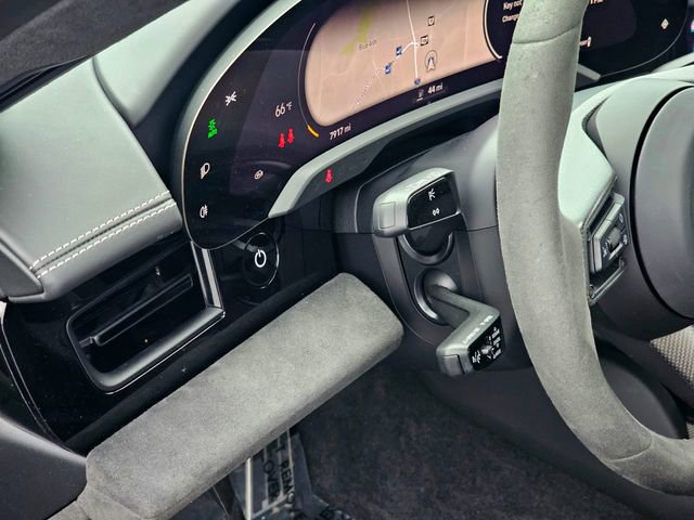 Used 2022 Porsche Taycan GTS image 18