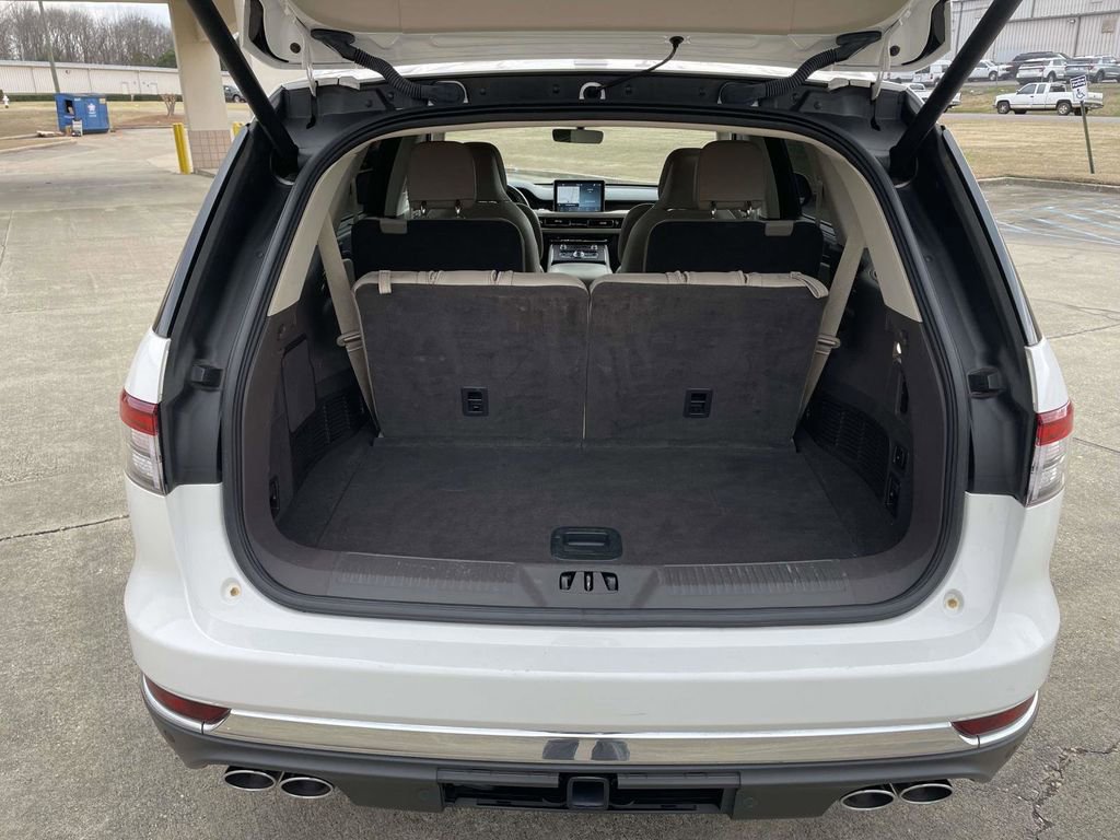 Certified 2023 Lincoln Aviator Reserve w/ Equipment Group 201A image 10