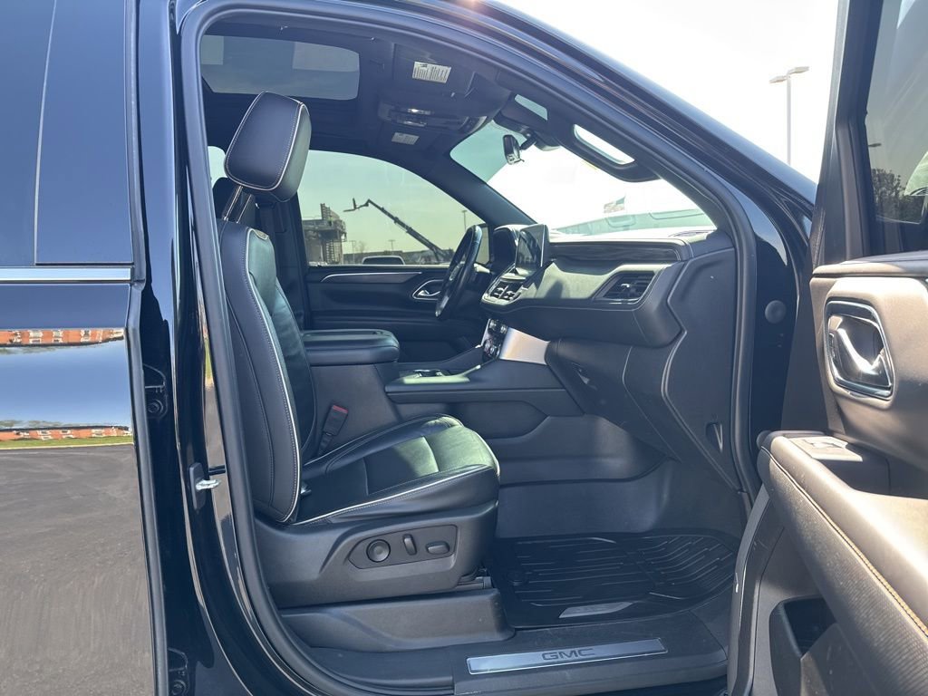 Used 2021 GMC Yukon SLT w/ SLT Luxury Plus Package AWD/4WD image 44
