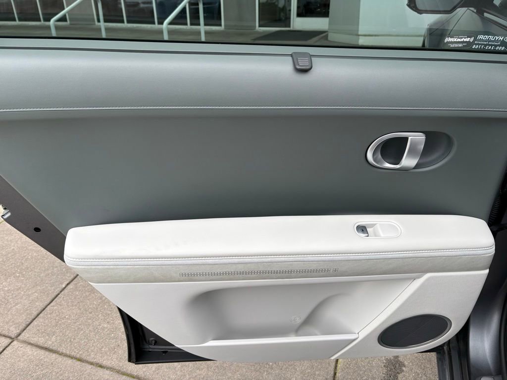 Used 2023 Hyundai Ioniq 5 Limited image 12