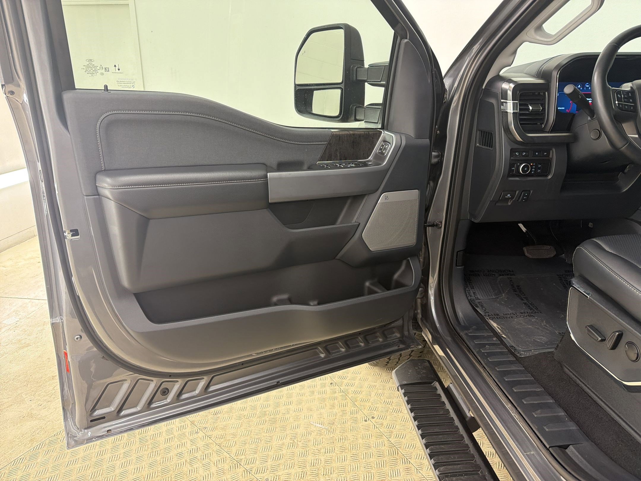 Certified 2024 Ford F250 Lariat w/ Lariat Ultimate Package AWD/4WD image 5