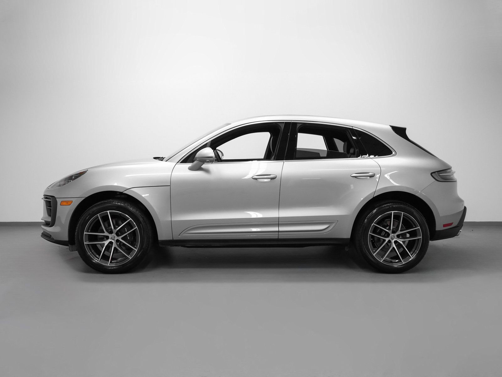 New 2026 Porsche Macan image 2