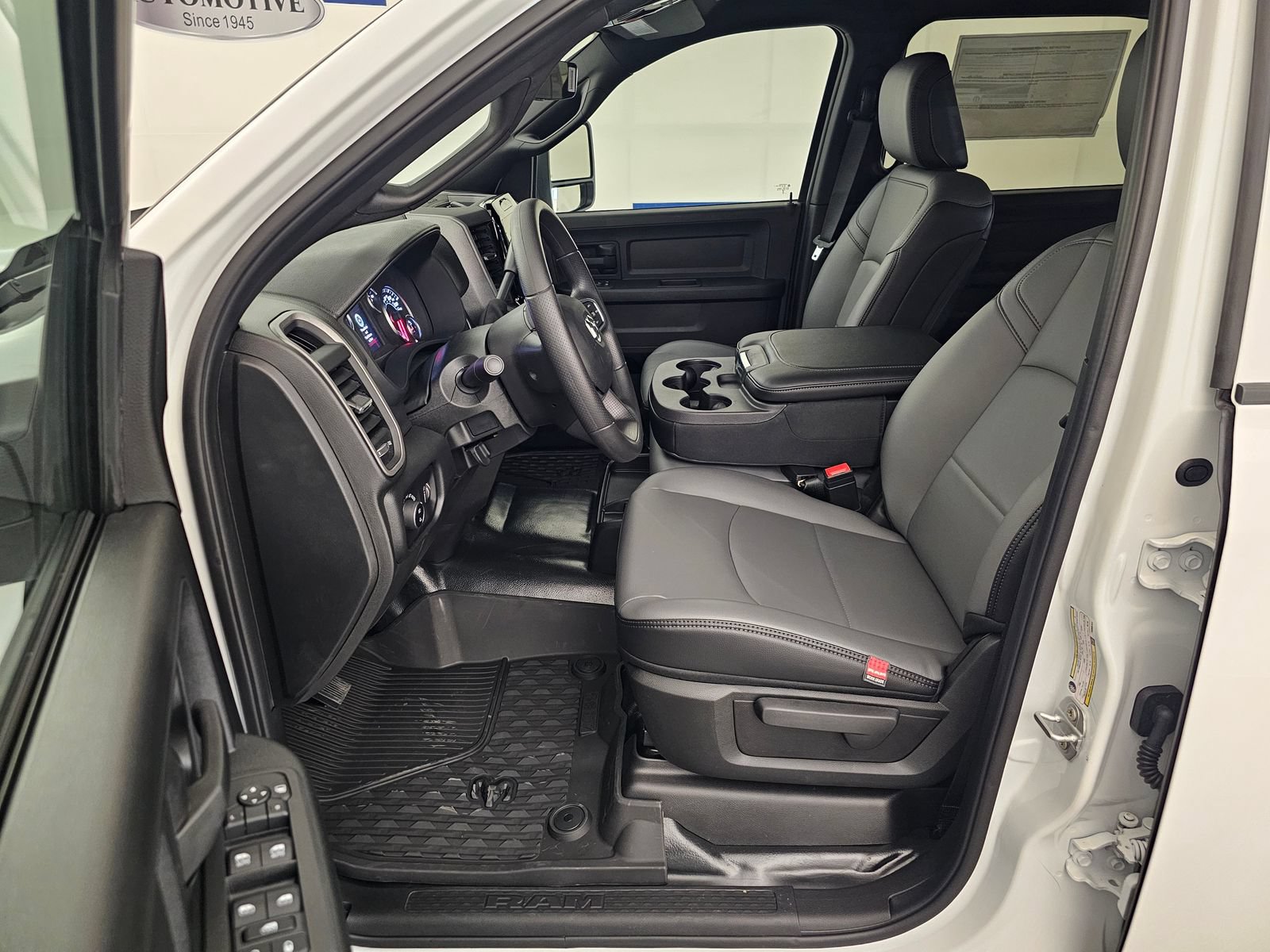 New 2026 RAM 3500 Tradesman AWD/4WD image 4