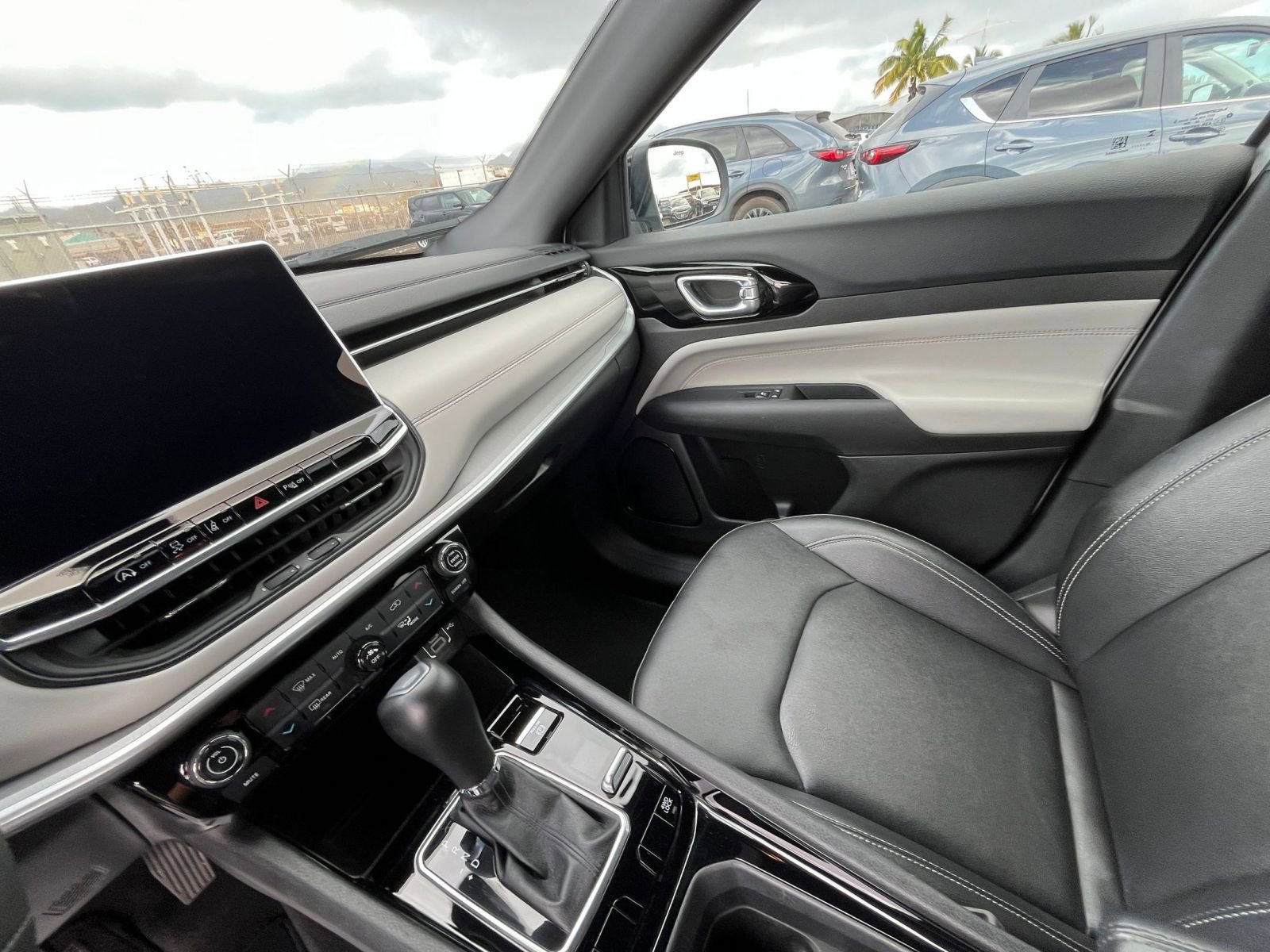 Used 2025 Jeep Compass Limited image 35