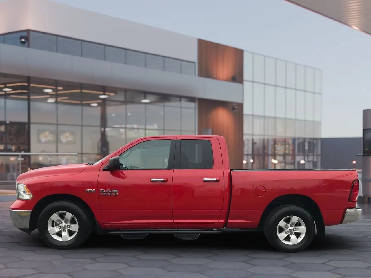 Used 2017 RAM 1500 Classic SLT image 4