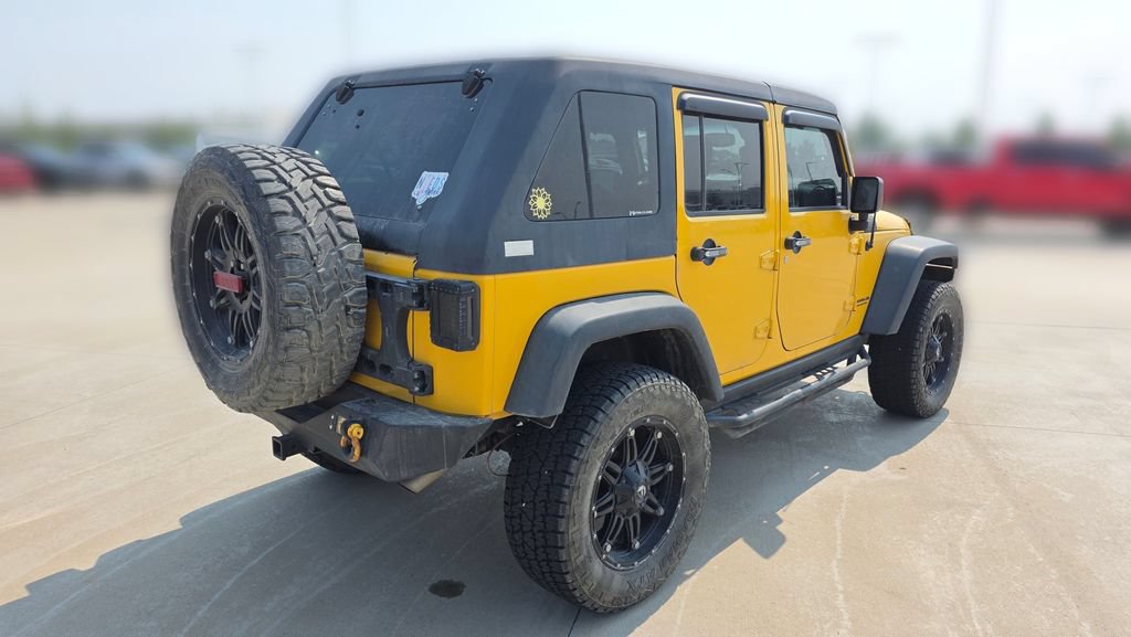 Used 2015 Jeep Wrangler Unlimited Rubicon w/ Connectivity Group AWD/4WD image 5