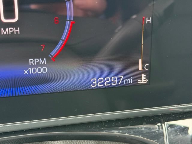 Used 2024 Chevrolet Trax RS w/ Sunroof Package FWD image 27