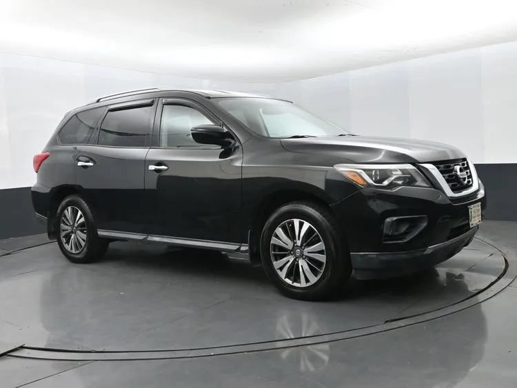 Used 2017 Nissan Pathfinder SV AWD/4WD image 2
