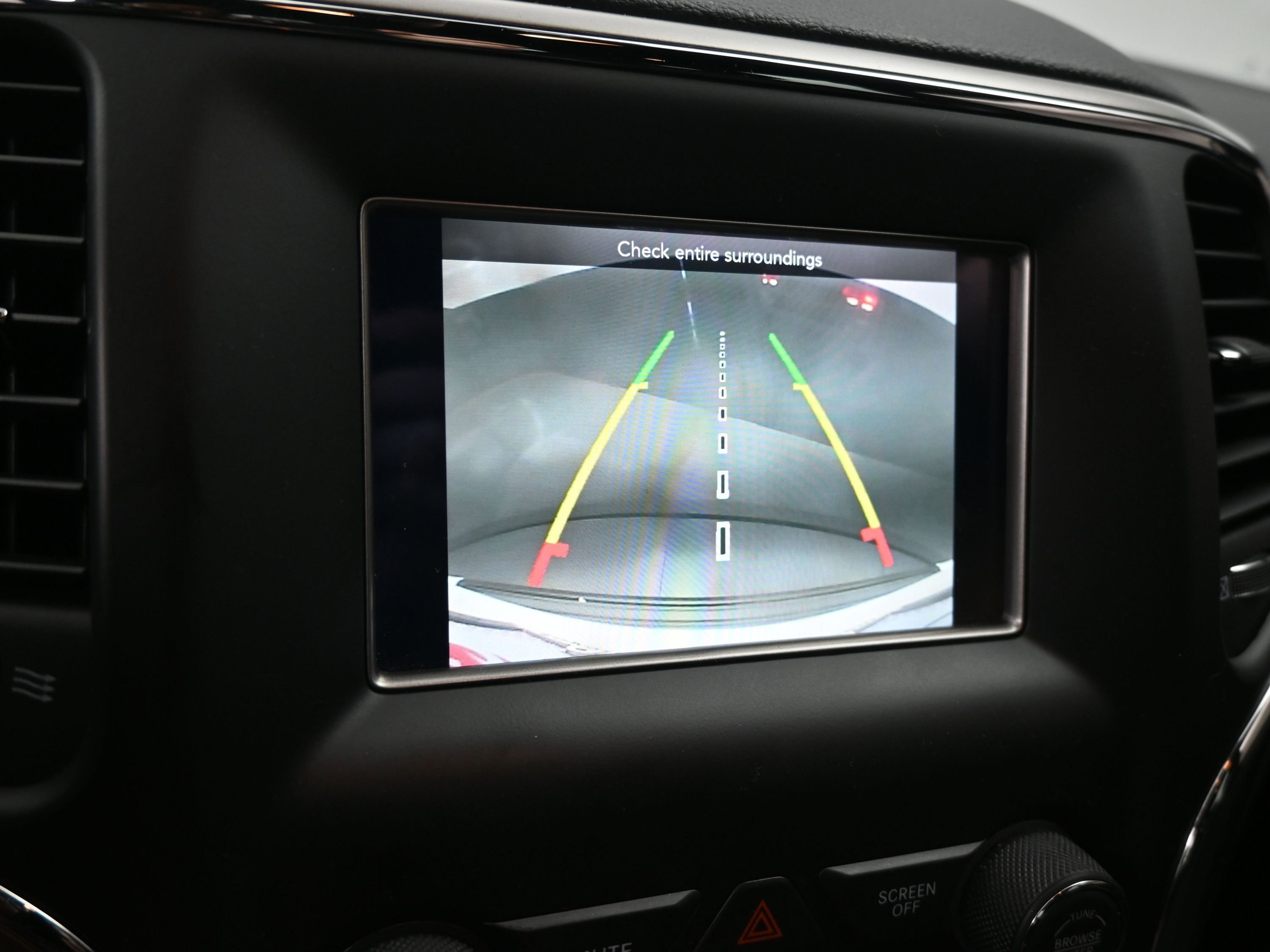 Used 2021 Jeep Grand Cherokee Laredo image 13