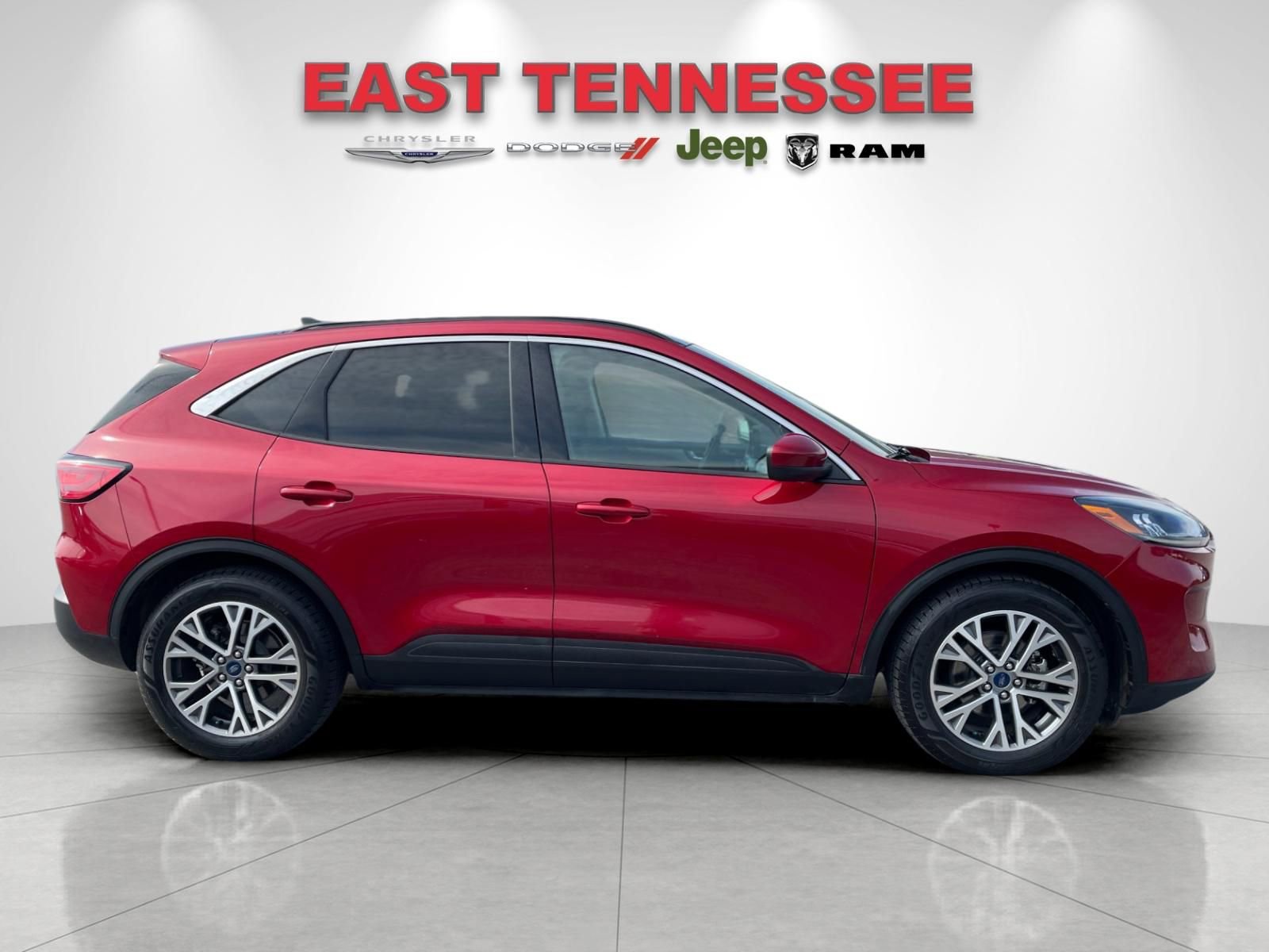 Used 2022 Ford Escape SEL w/ Technology Package FWD image 2