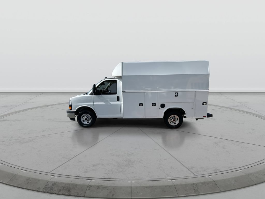 New 2025 GMC Savana 3500 w/ Power Convenience Package RWD image 5