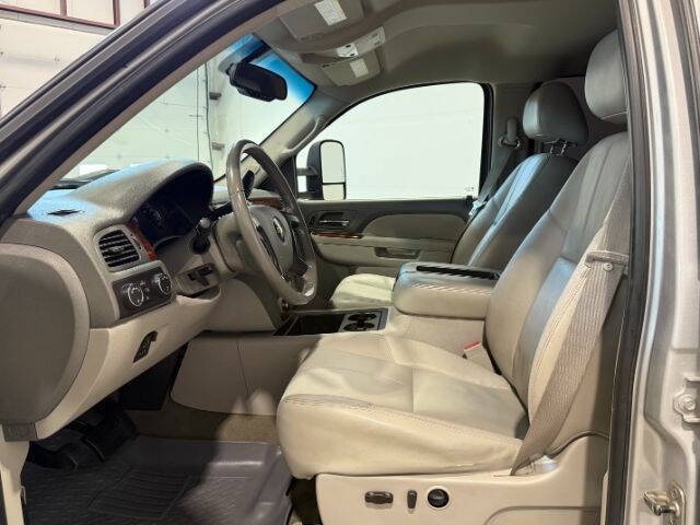 Used 2011 Chevrolet Silverado 2500 LTZ w/ LTZ Plus Package AWD/4WD image 13