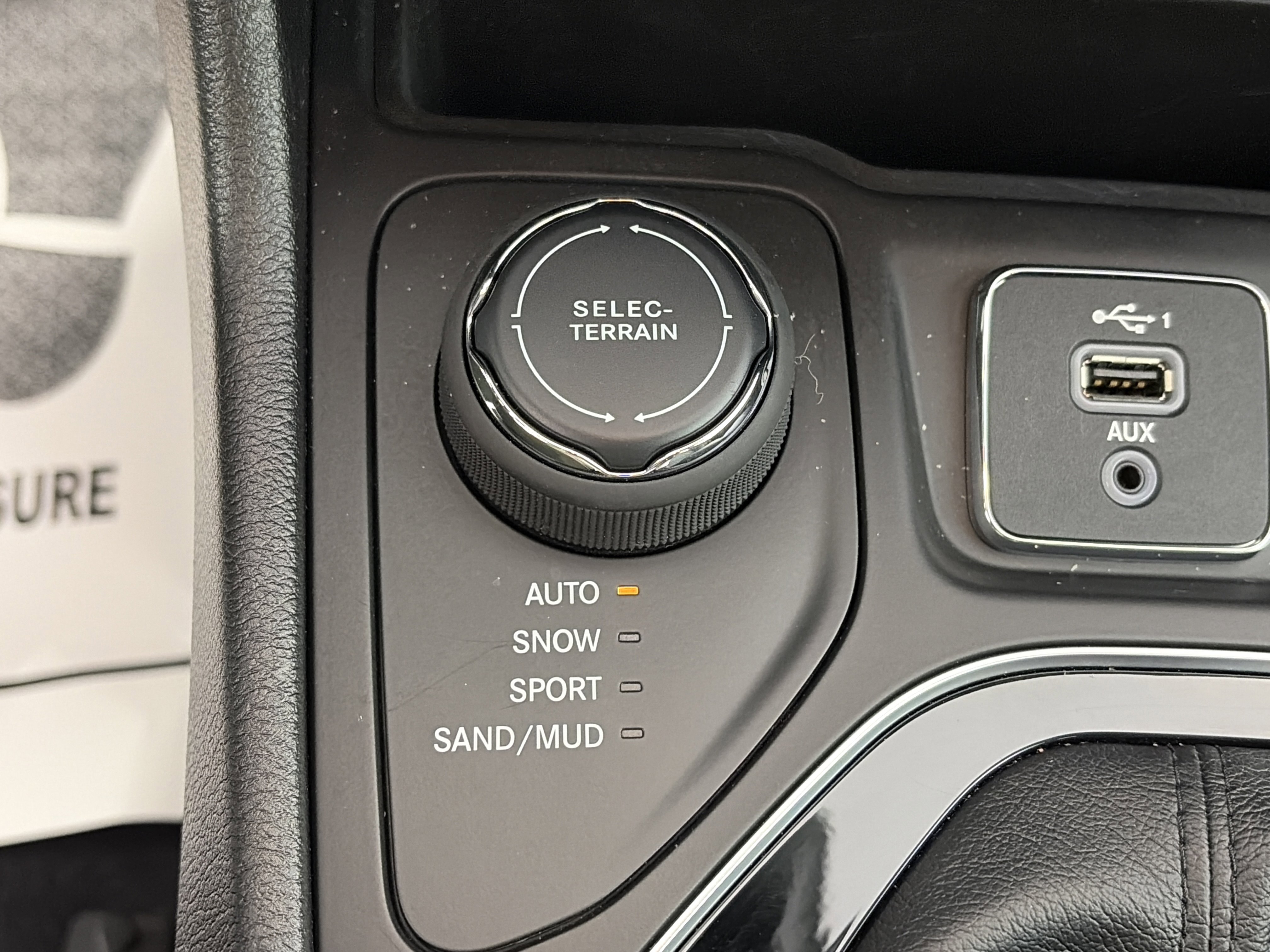 Used 2020 Jeep Cherokee Limited AWD/4WD image 27