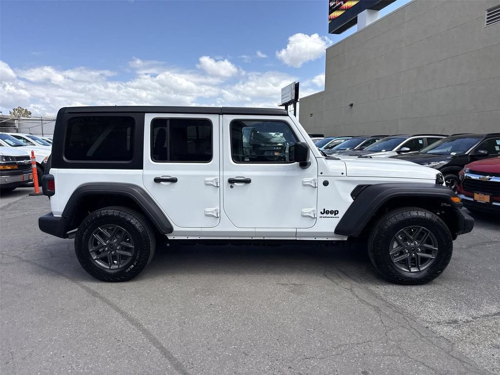 Used 2025 Jeep Wrangler Unlimited Sport AWD/4WD image 2