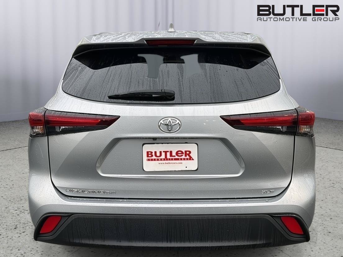 Certified 2025 Toyota Highlander XLE FWD image 5