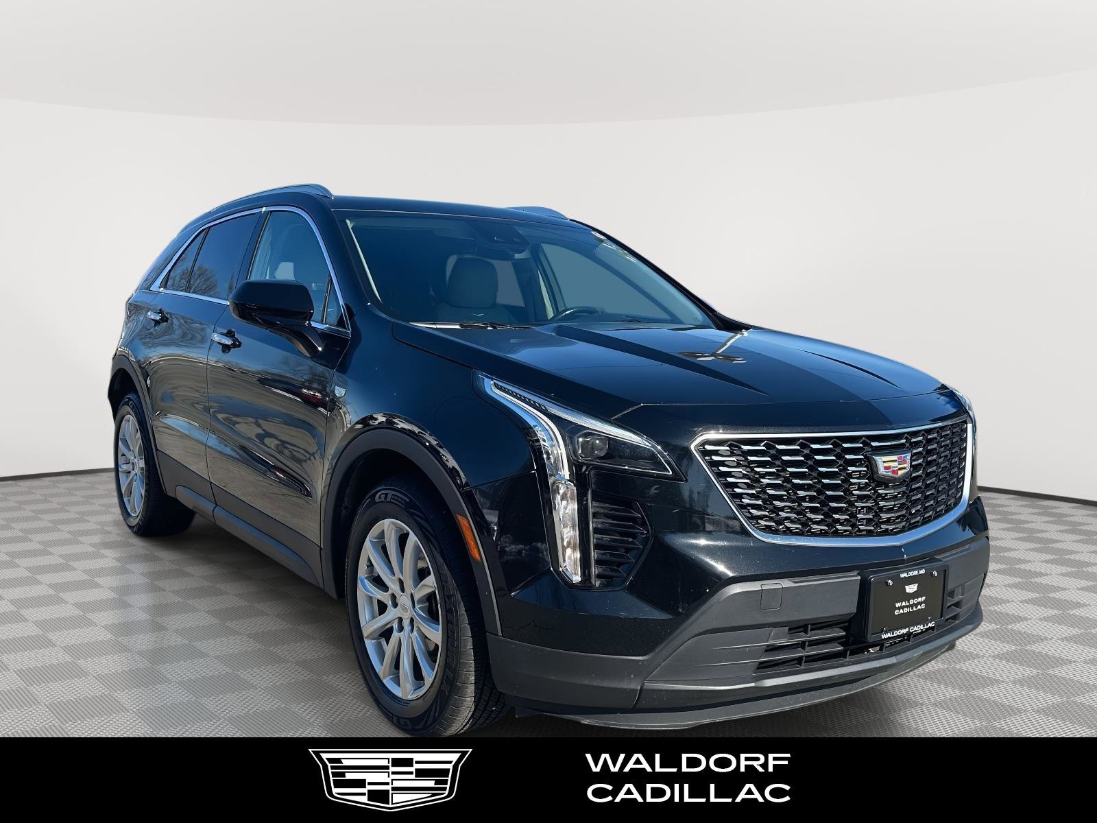 Used 2020 Cadillac XT4 Luxury w/ Cold Weather Package image 1